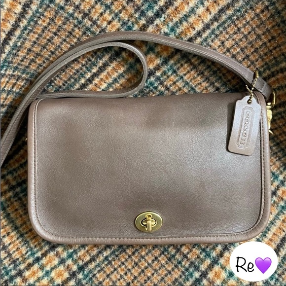 Coach Handbags - Coach Taupe Pocket Purse 9755